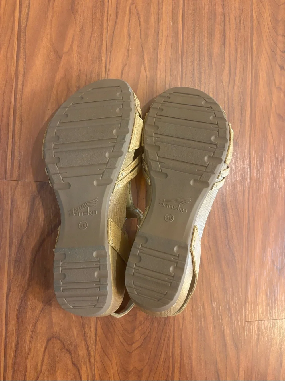 NWOB Dansko Tia Ankle Strap Platform Wedge Sandals Womens 40/US 9 Tan Beige